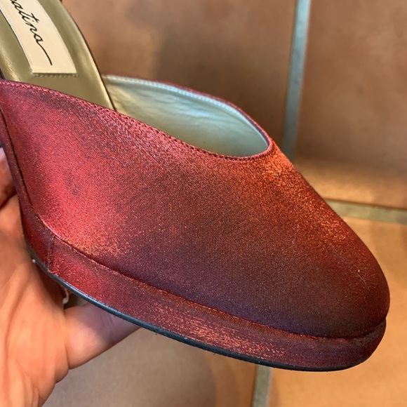 Shiny Red unique curved platform Sonatina shoes - Picture 4 of 5